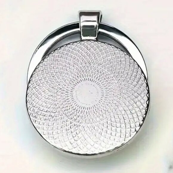 🌺 🌺 🌺  Purple Gnome and Lavender Wreath Keychain - Picture 4 of 5